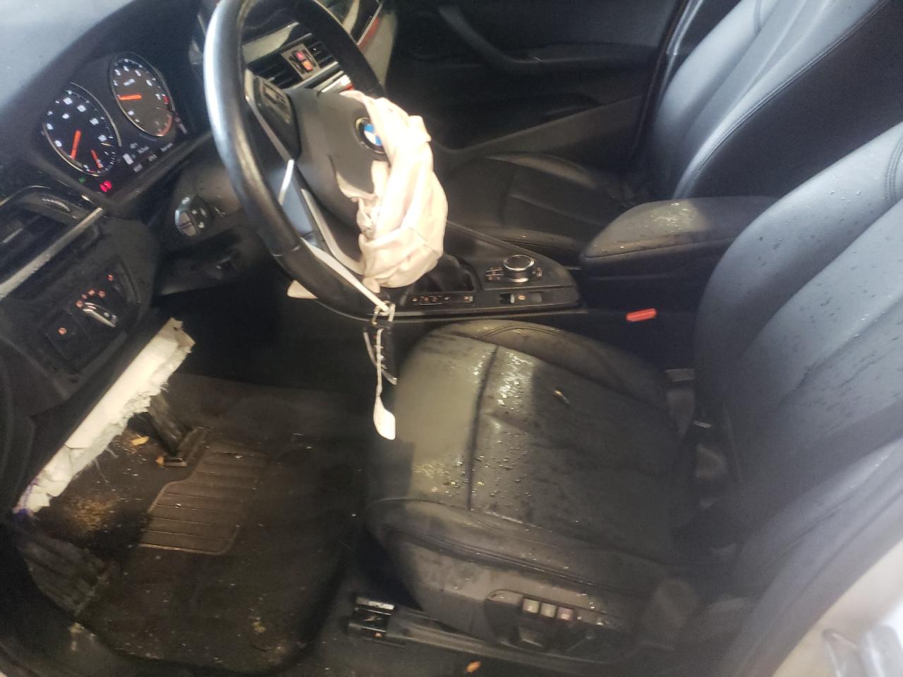 VIN WBXHT3C3XJ3H32417 2018 BMW X1