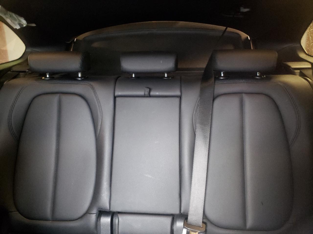 VIN WBXHT3C3XJ3H32417 2018 BMW X1