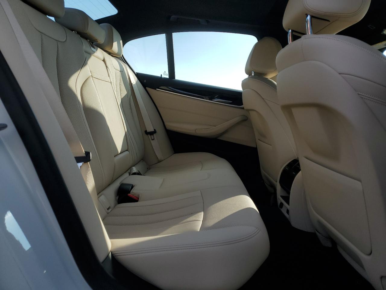 VIN WBA33AG0XMCG88870 2021 BMW 530XE