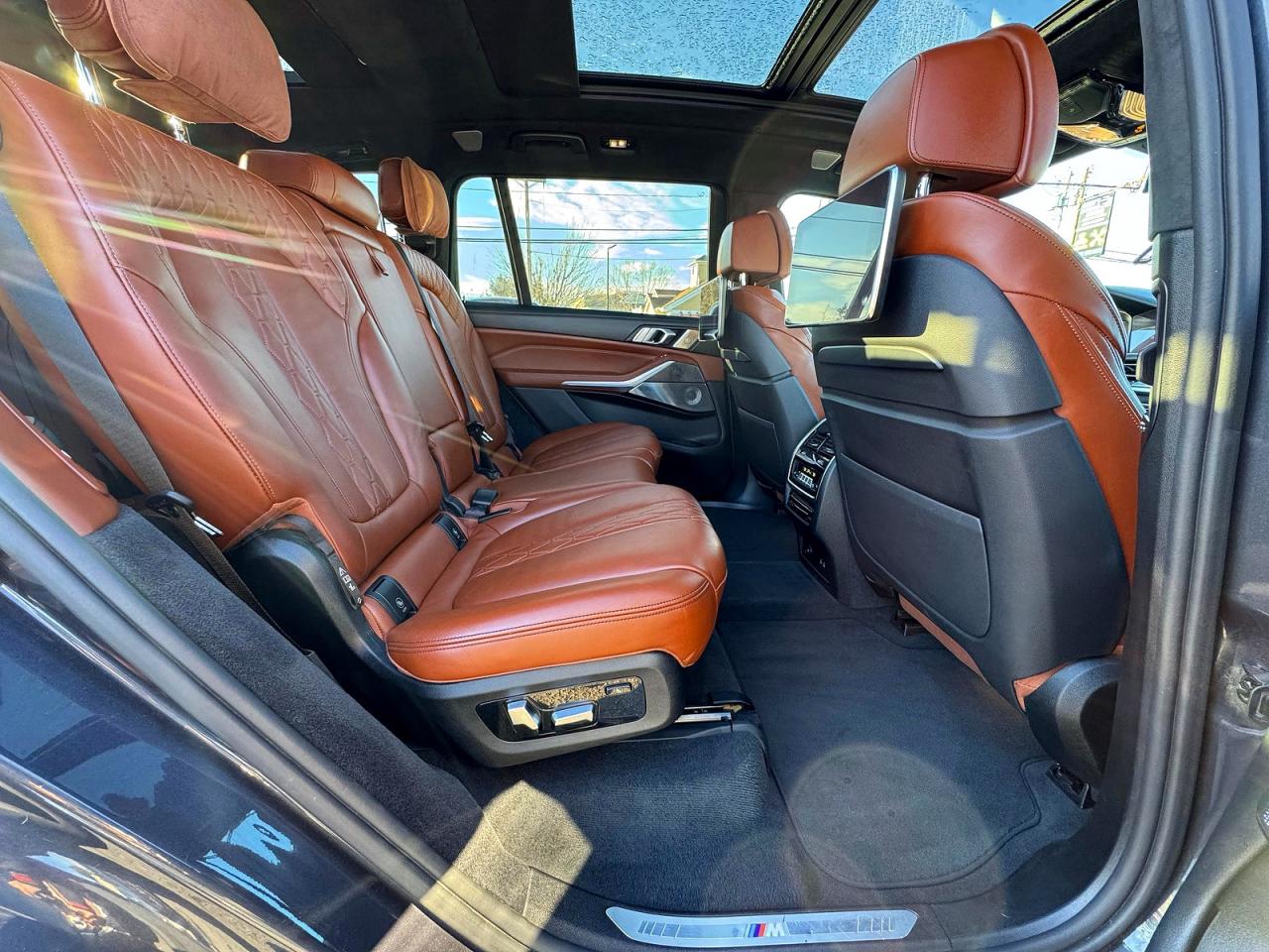 VIN 5UXCX4C58KLS38623 2019 BMW X7