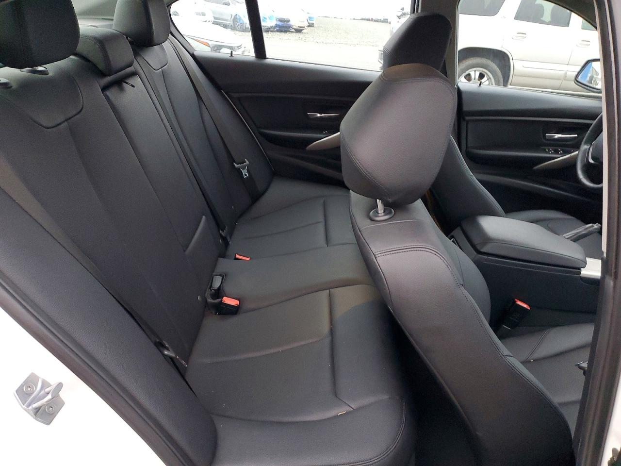 VIN WBA8E1G35HNU17376 2017 BMW 320 I