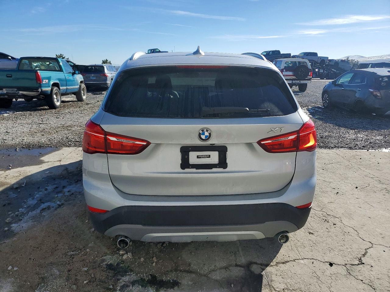 VIN WBXHT3C33J5K27658 2018 BMW X1 XDRIVE2