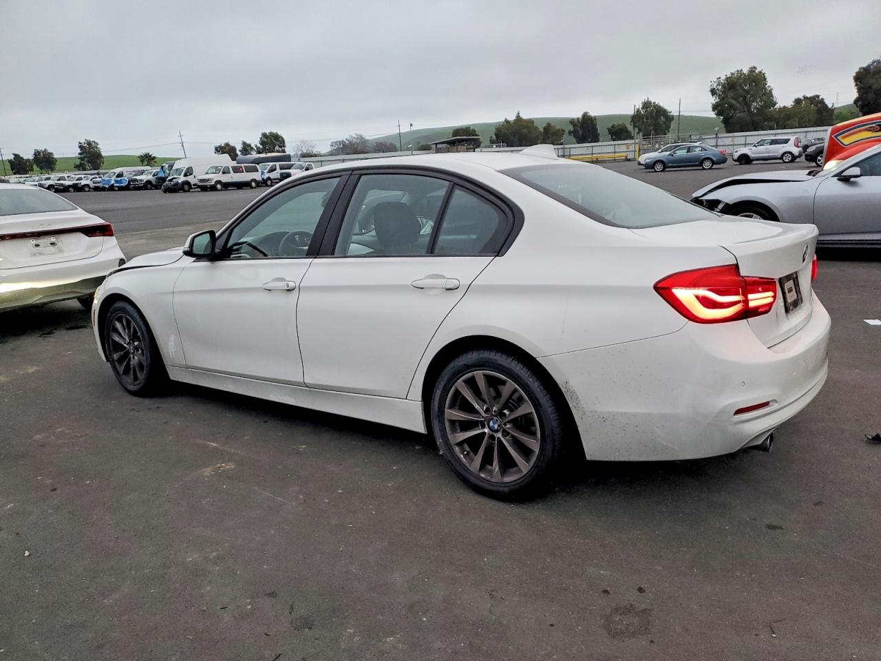 VIN WBA8E1G35HNU17376 2017 BMW 320 I
