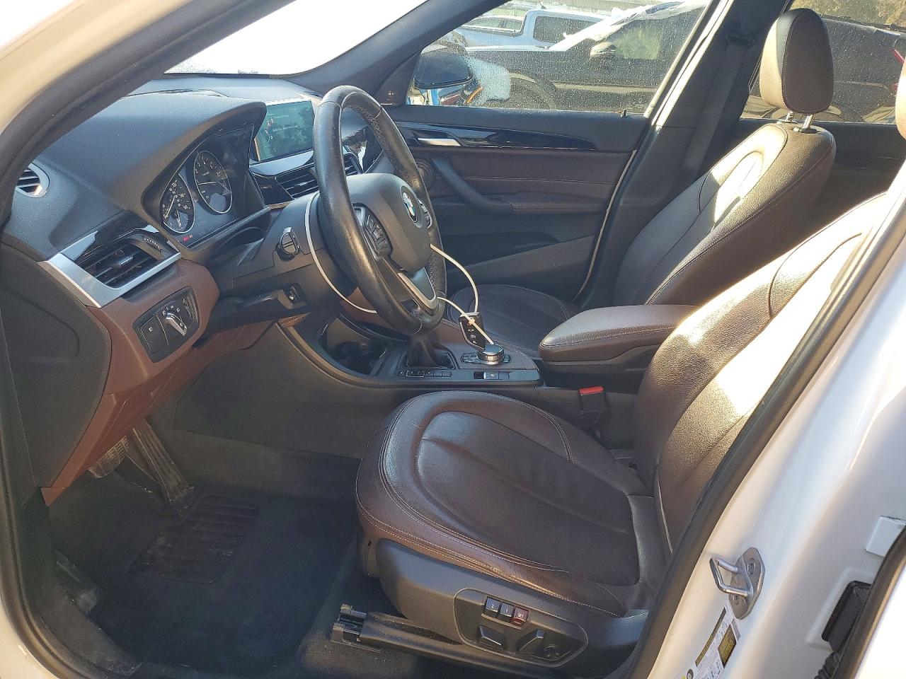 VIN WBXHU7C3XH5H35983 2017 BMW X1 SDRIVE2