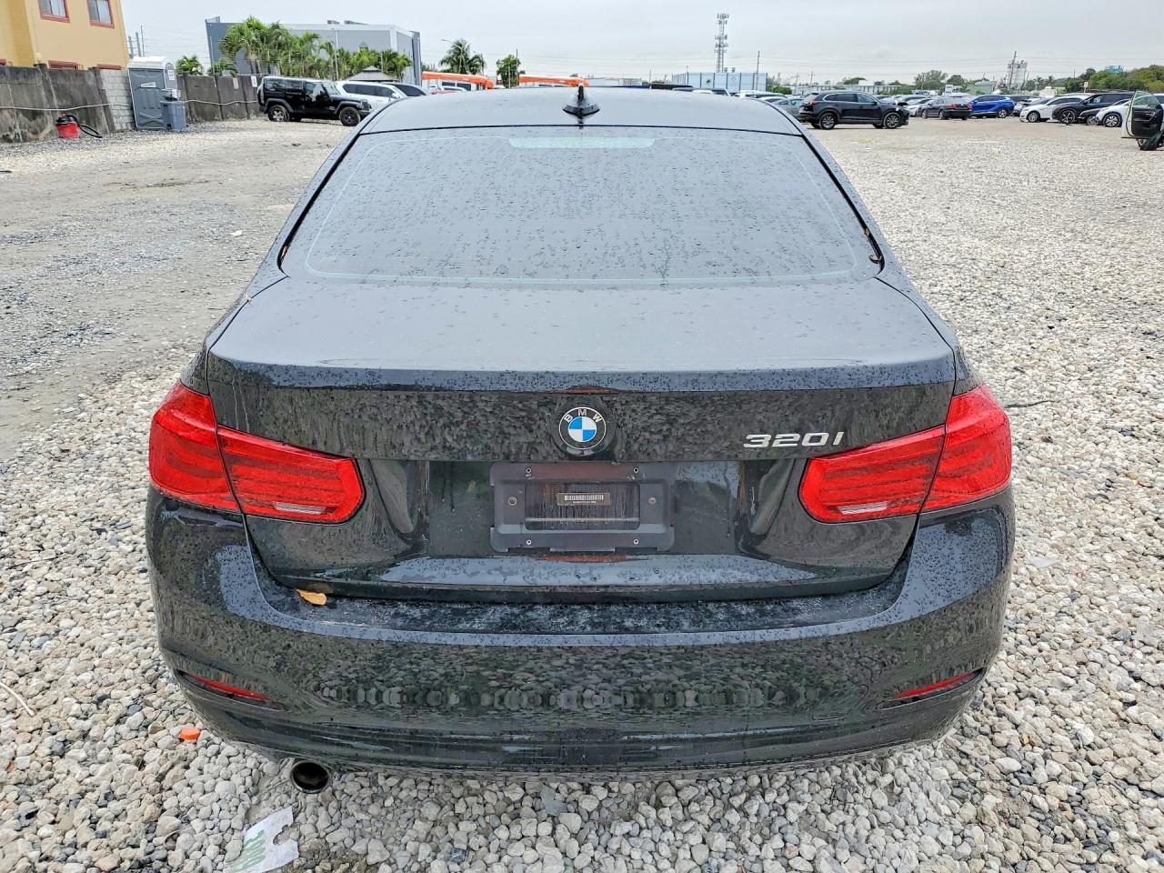 VIN WBA8A9C57JAH14800 2018 BMW 320 I