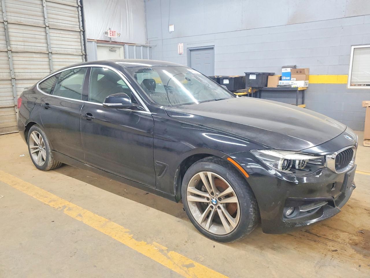 VIN WBA8Z9C5XJB219703 2018 BMW 330 XIGT