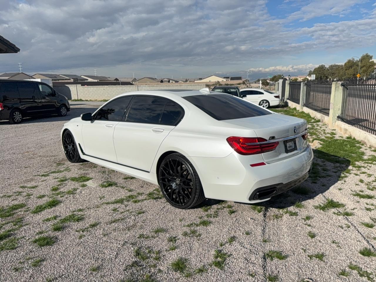 VIN WBA7F0C3XHGM21856 2017 BMW 750 I