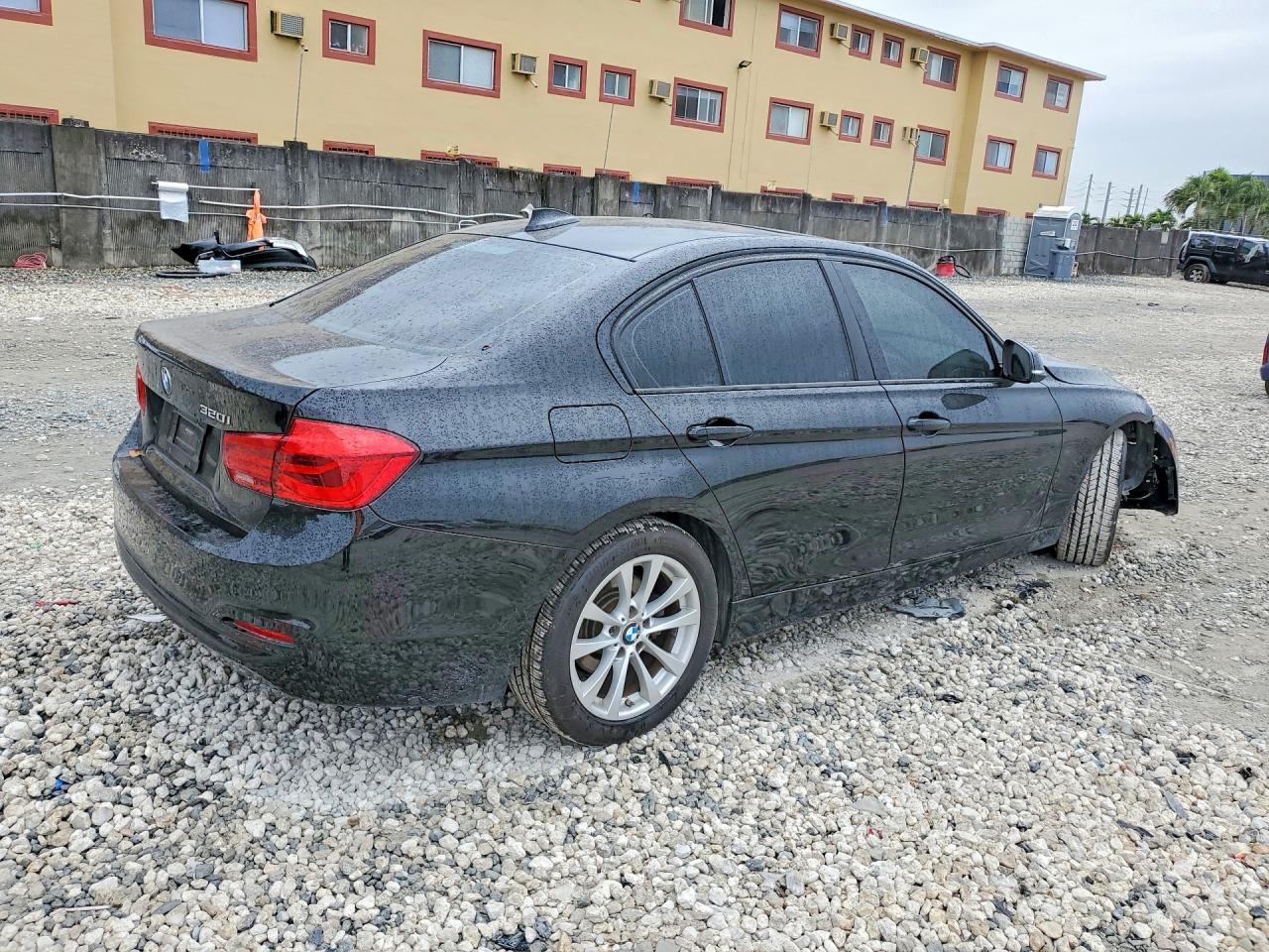 VIN WBA8A9C57JAH14800 2018 BMW 320 I