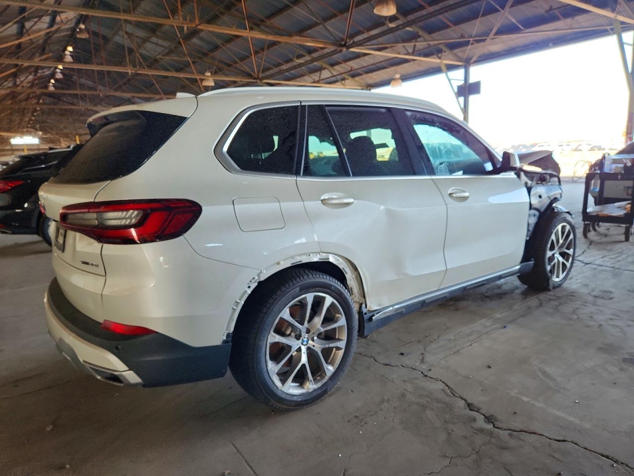 VIN 5UXCR4C04LLT19151 2020 BMW X5 SDRIVE