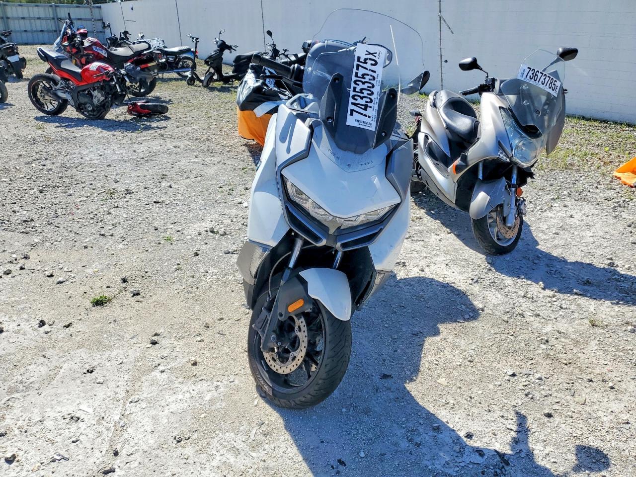 VIN WB40C6308NS890684 2022 BMW C 400