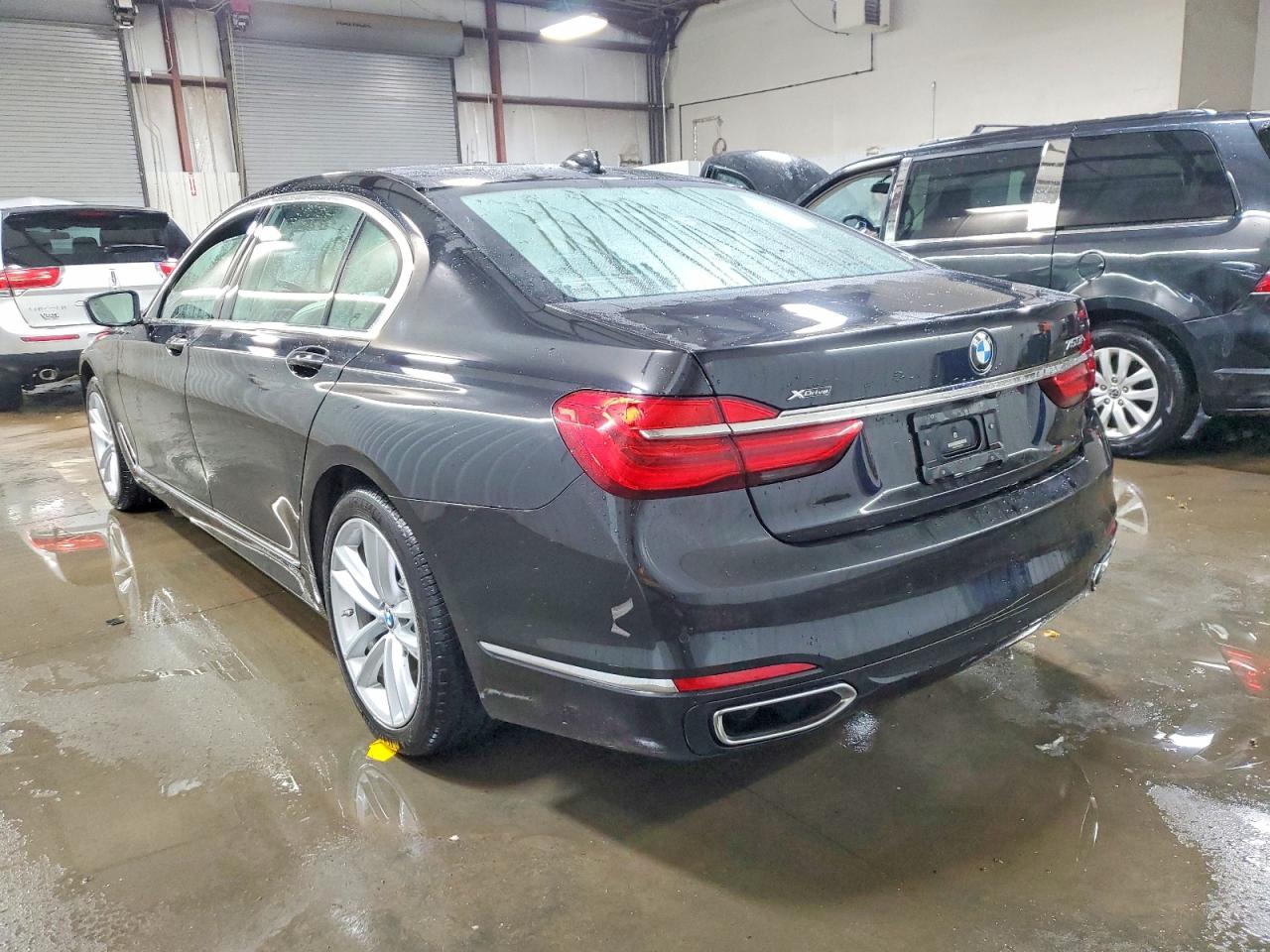VIN WBA7F2C55JG423923 2018 BMW 750 XI