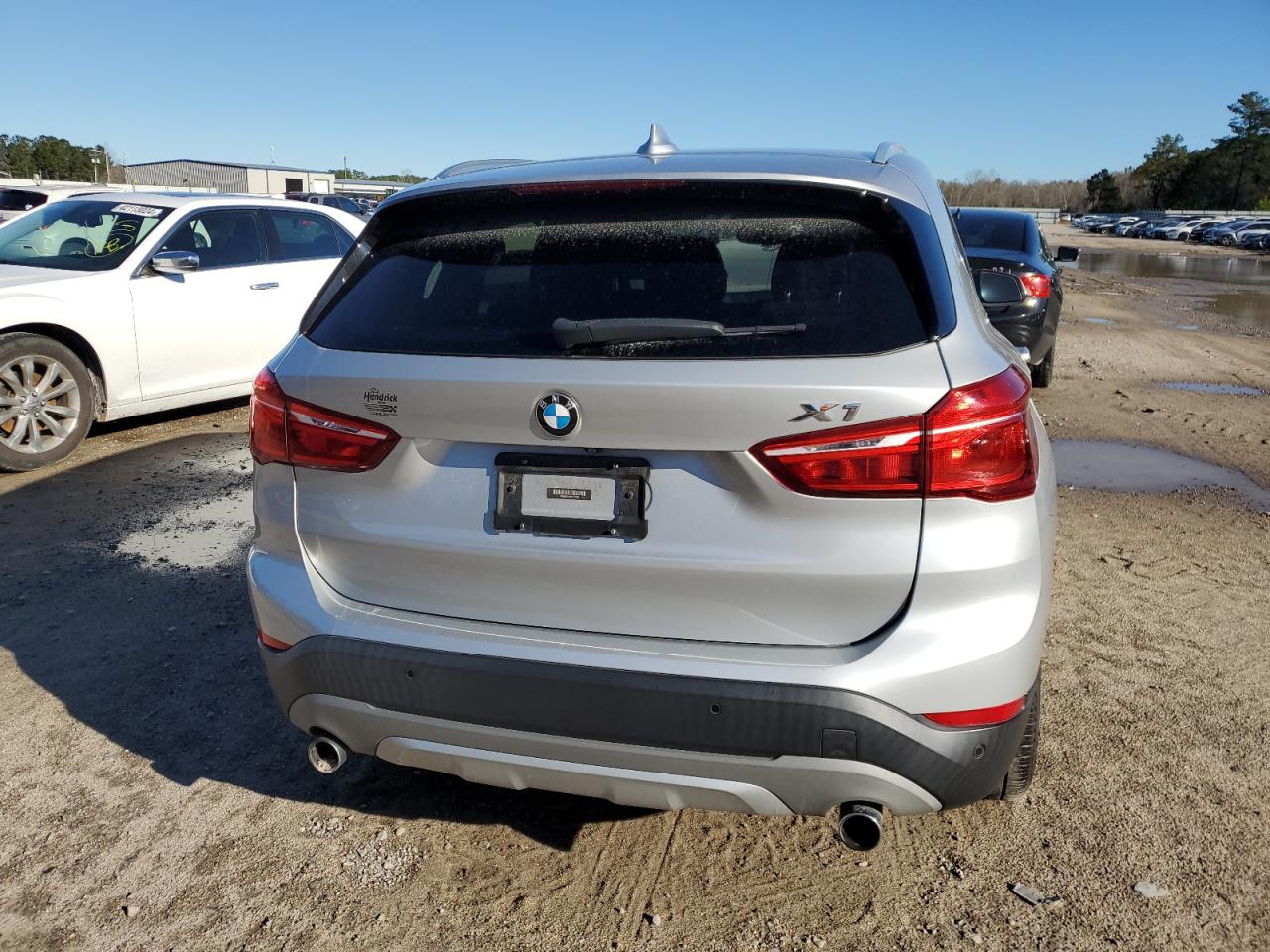 VIN WBXHT3C38H5F77056 2017 BMW X1