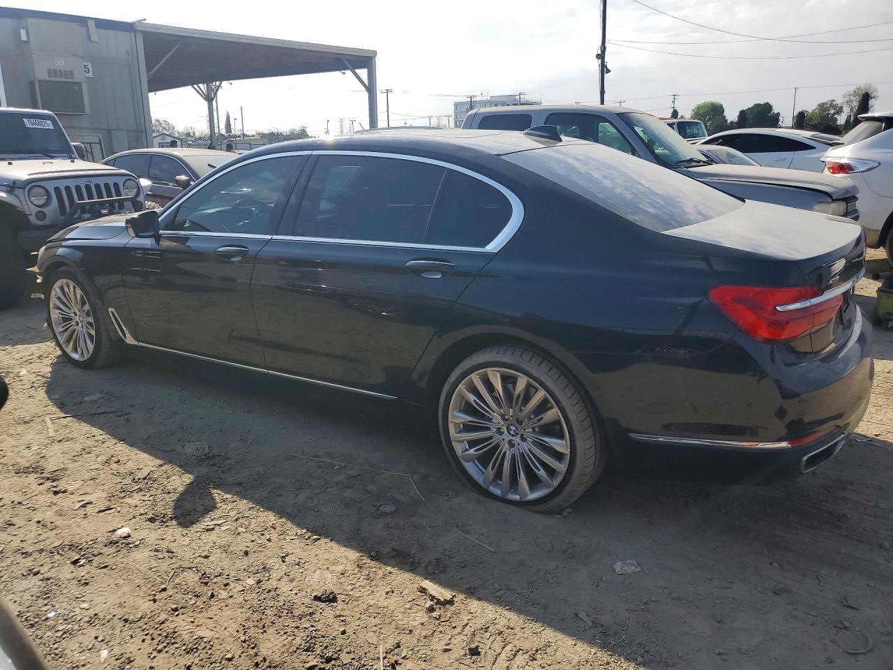 VIN WBA7F2C58HG422209 2017 BMW 750