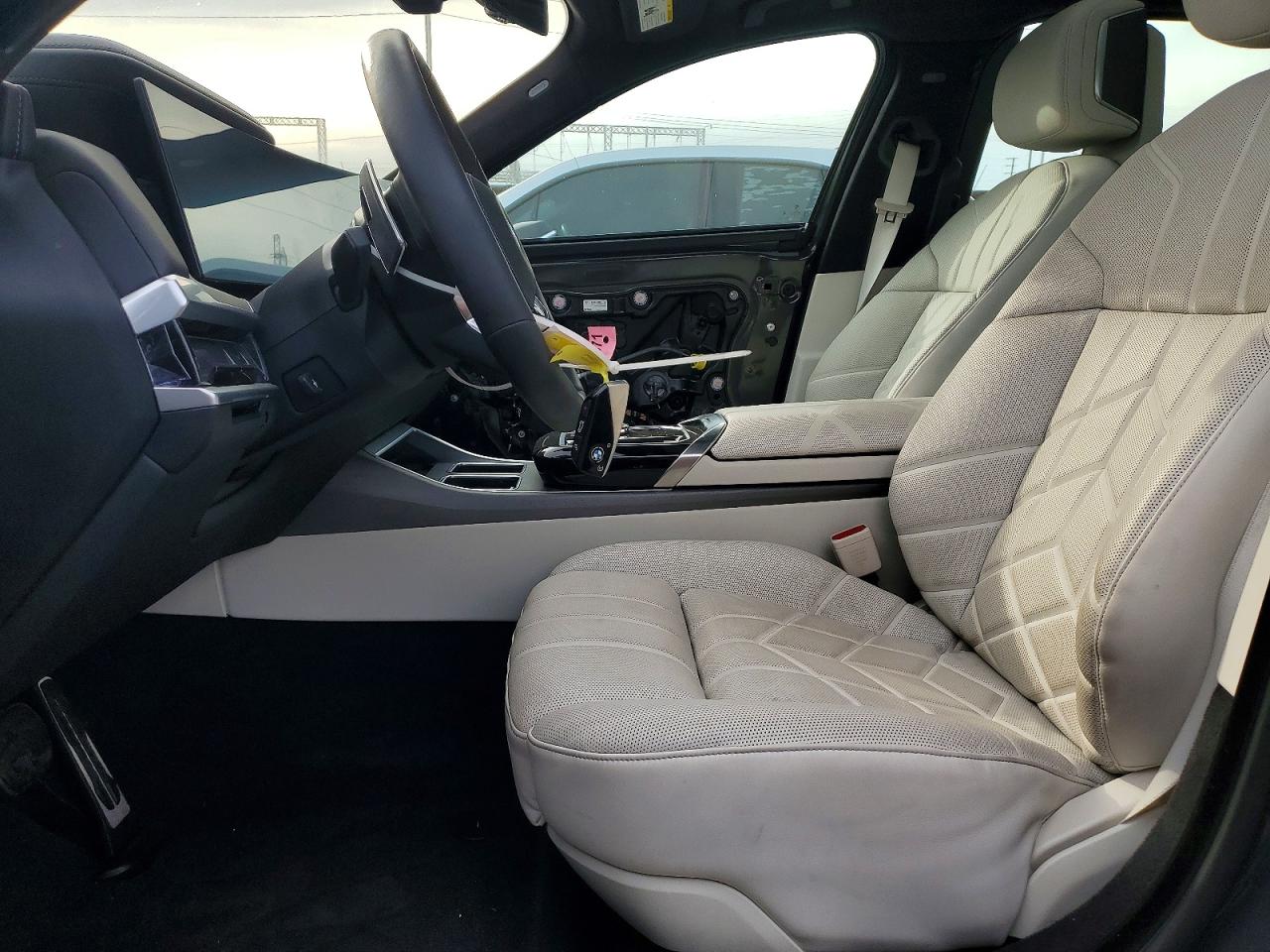 VIN WBA33EJ04RCS19052 2024 BMW 760