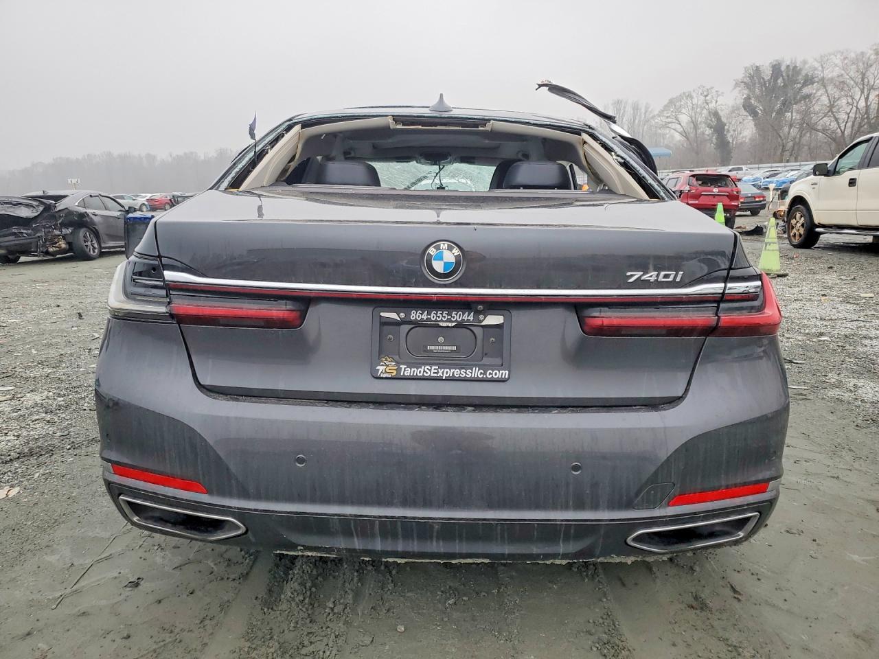 VIN WBA7T2C07MCE44073 2021 BMW 740