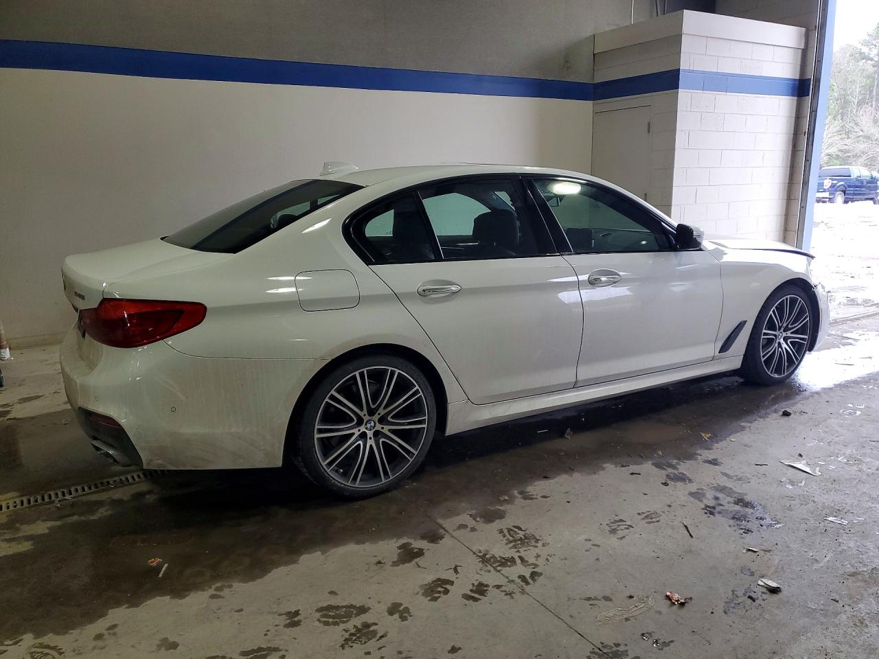 VIN WBAJE7C56JWC55403 2018 BMW 540 XI