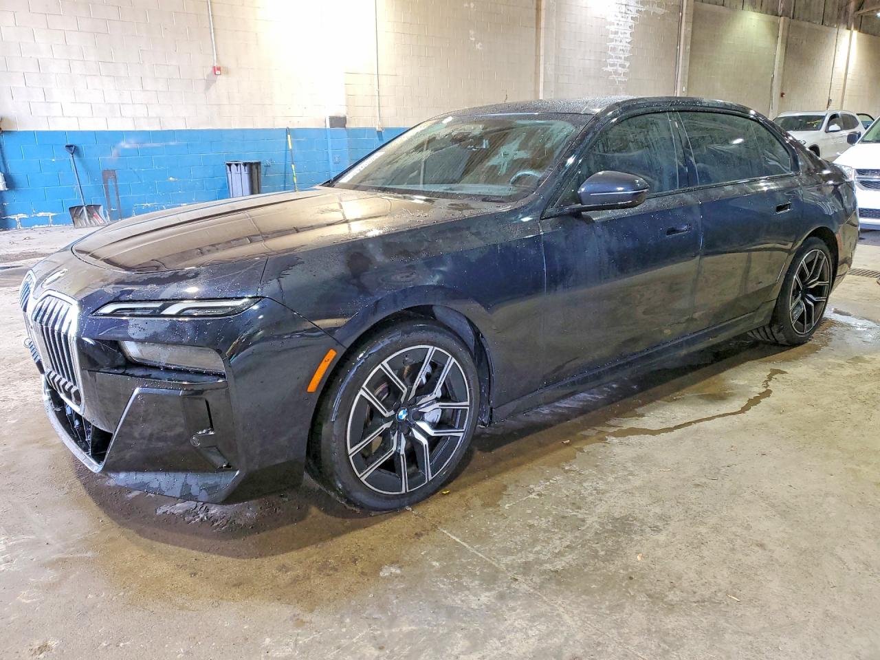 BMW 760 2023