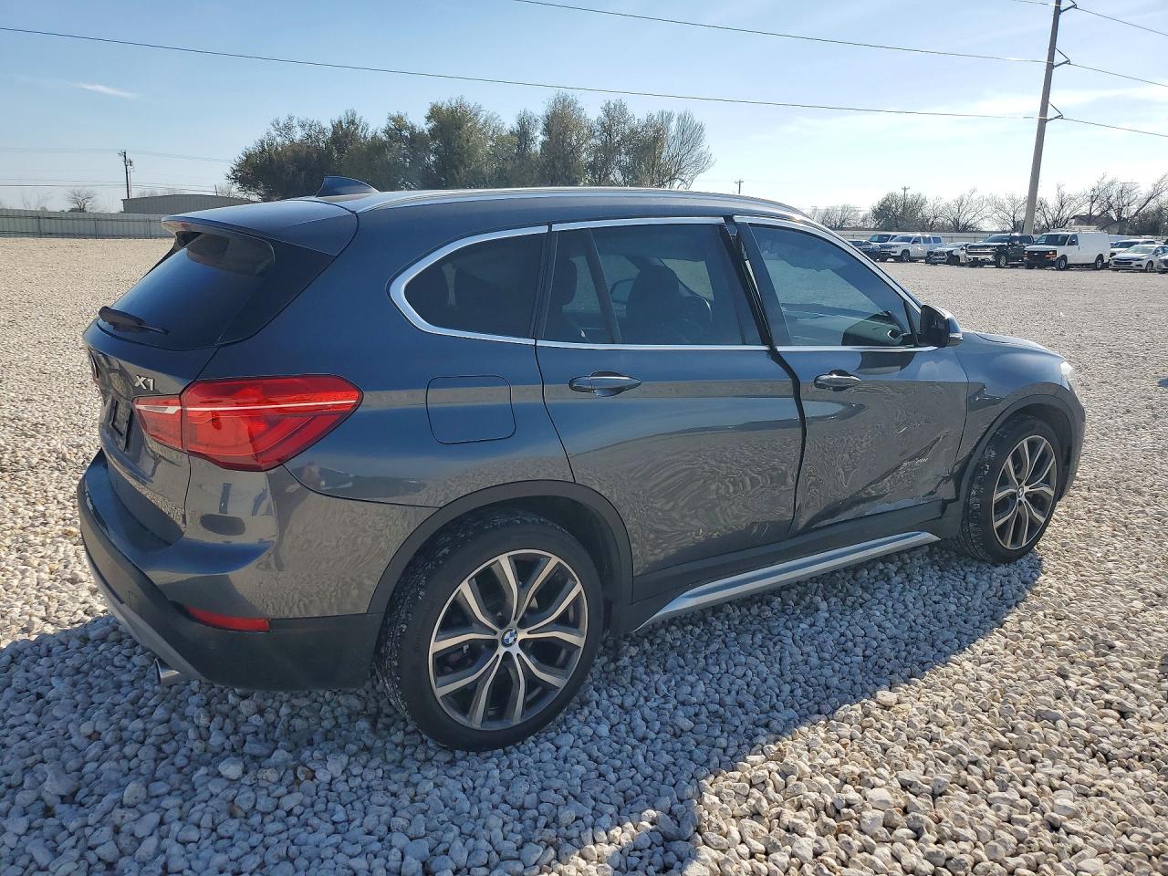 VIN WBXHU7C37J5H43772 2018 BMW MOTORRAD X1