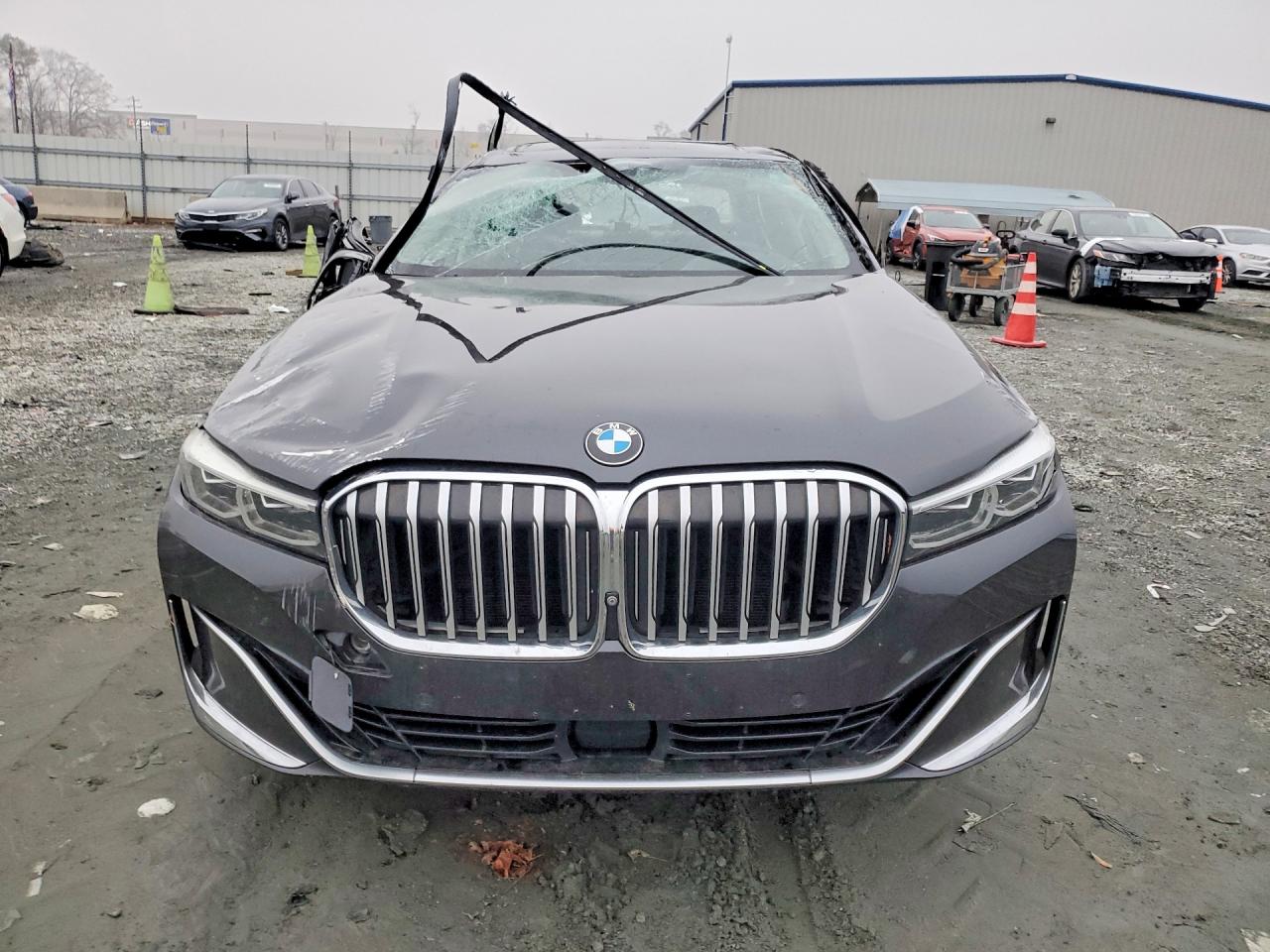 VIN WBA7T2C07MCE44073 2021 BMW 740