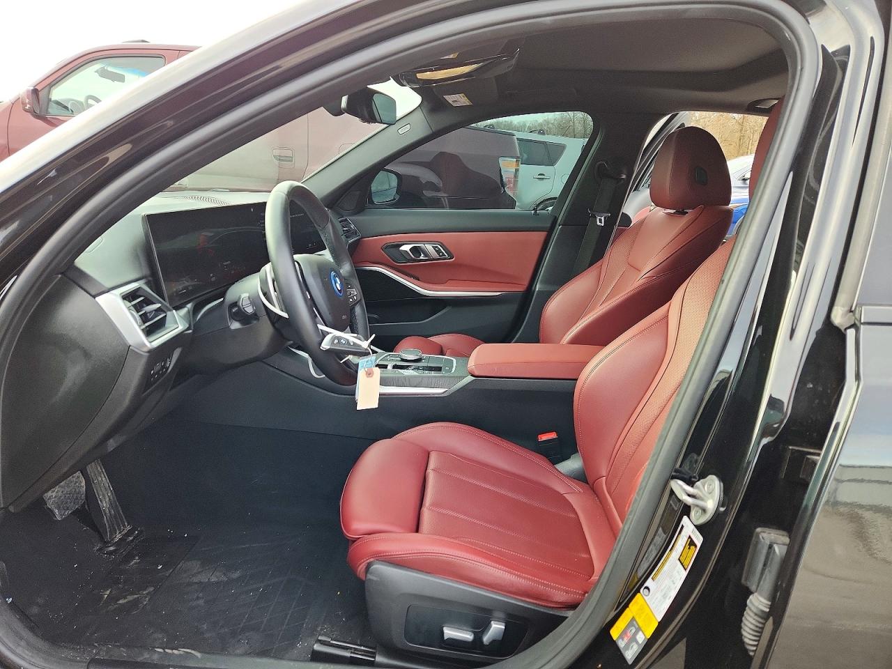 VIN 3MW39FS0XP8C91686 2023 BMW 330XE