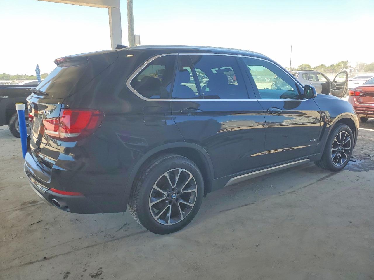 VIN 5UXKR2C33H0X07071 2017 BMW MOTORRAD X5