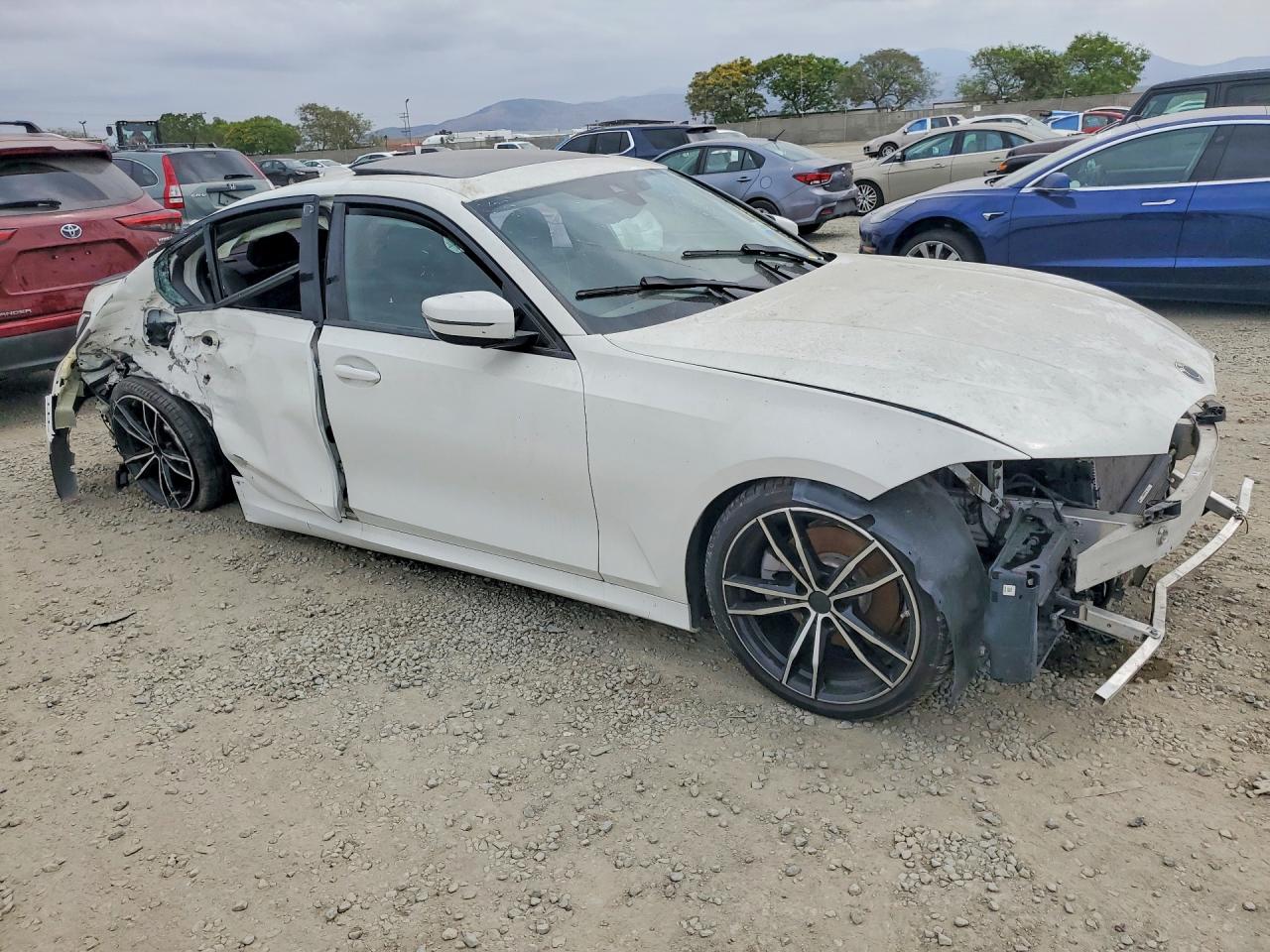 VIN WBA5R1C59KFH10345 2019 BMW MOTORRAD 330I