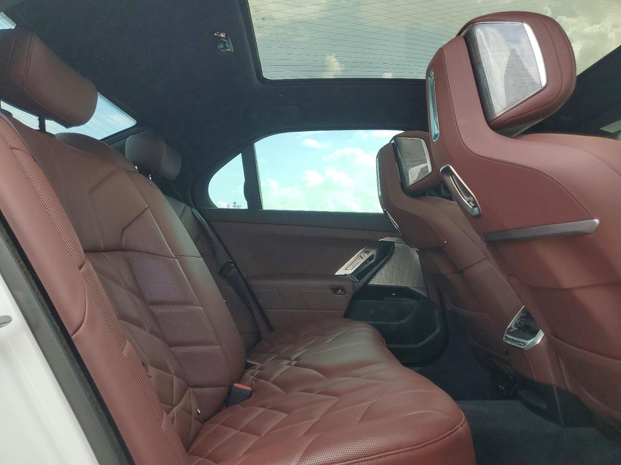 VIN WBA33EJ09PCM55158 2023 BMW 760