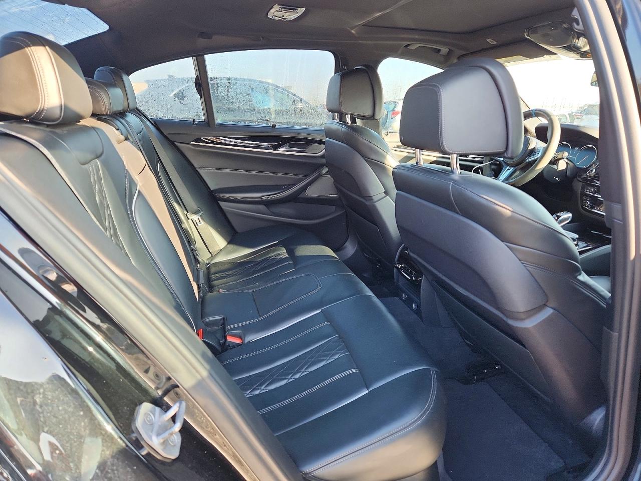 VIN WBAJB9C51JB036678 2018 BMW MOTORRAD M550XI