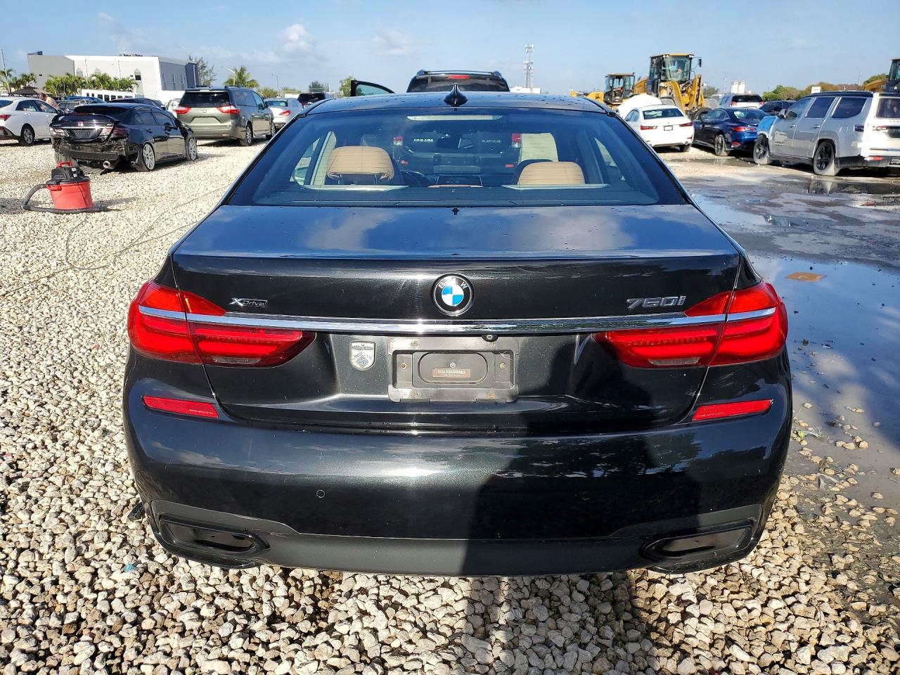 VIN WBA7F2C57JG423745 2018 BMW 750