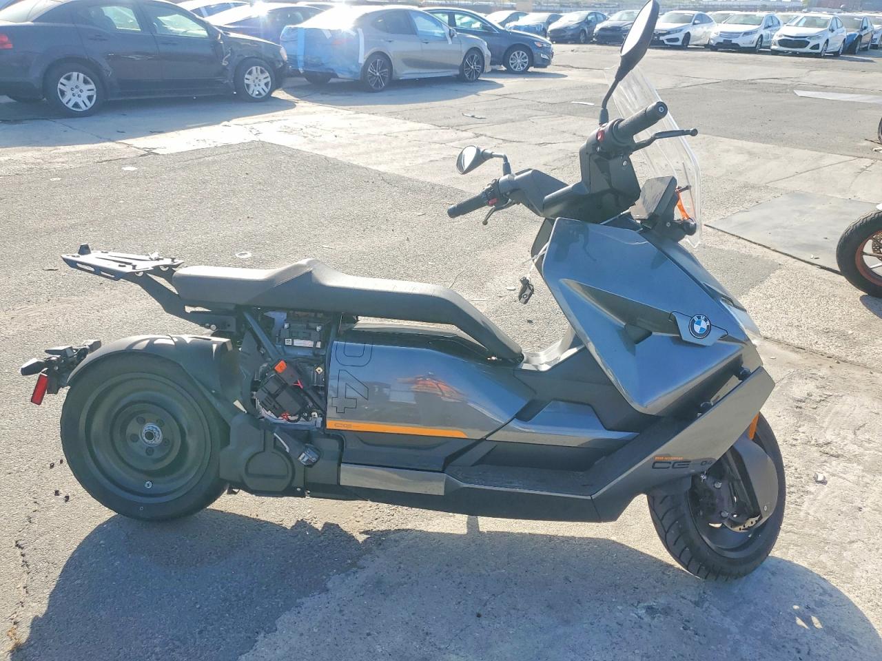 VIN WB10C5301N6F31616 2022 BMW MOTORRAD CE 04