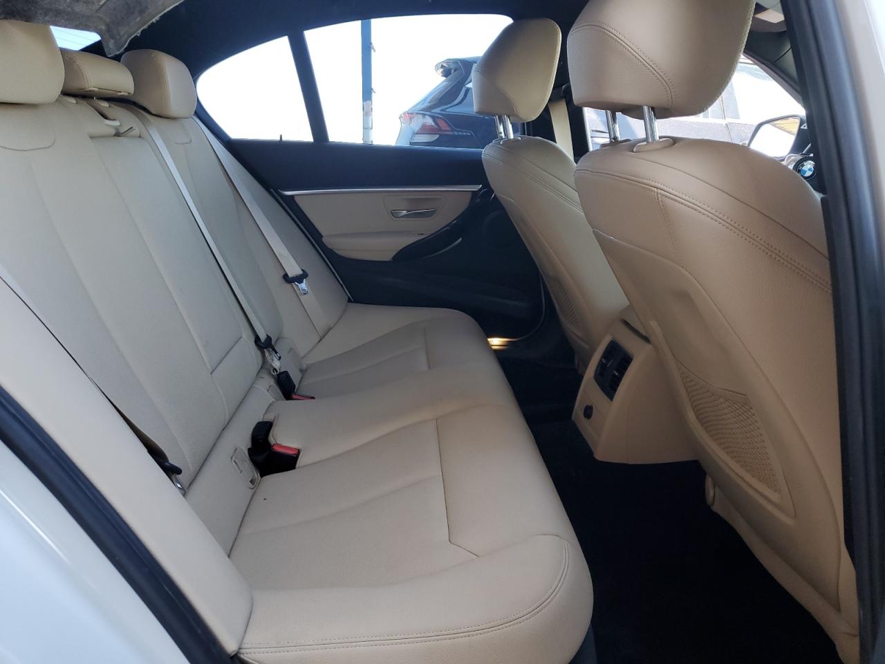 VIN WBA8E5C31HK389056 2017 BMW 328 D