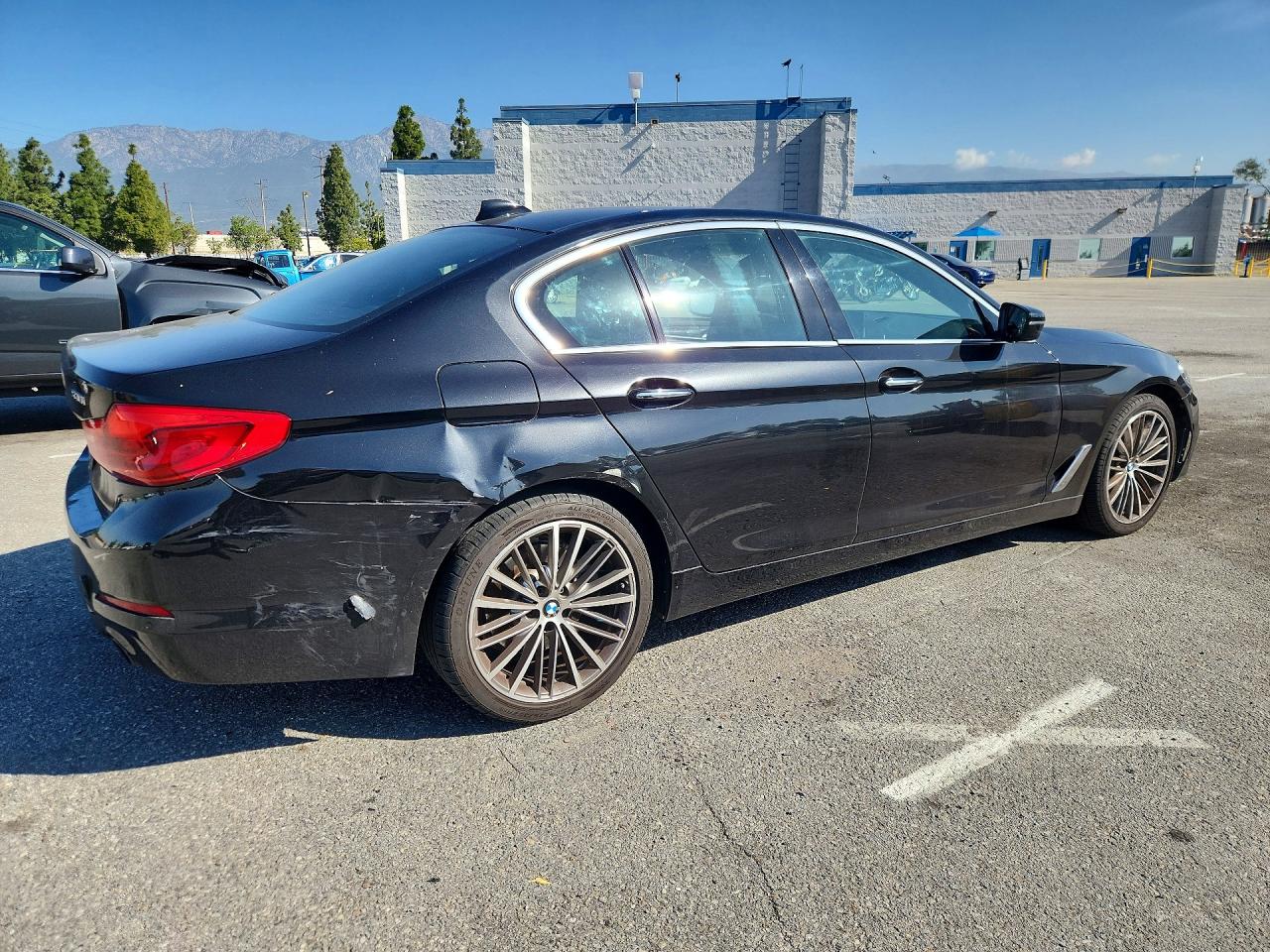 VIN WBAJA5C57JWA36465 2018 BMW 530