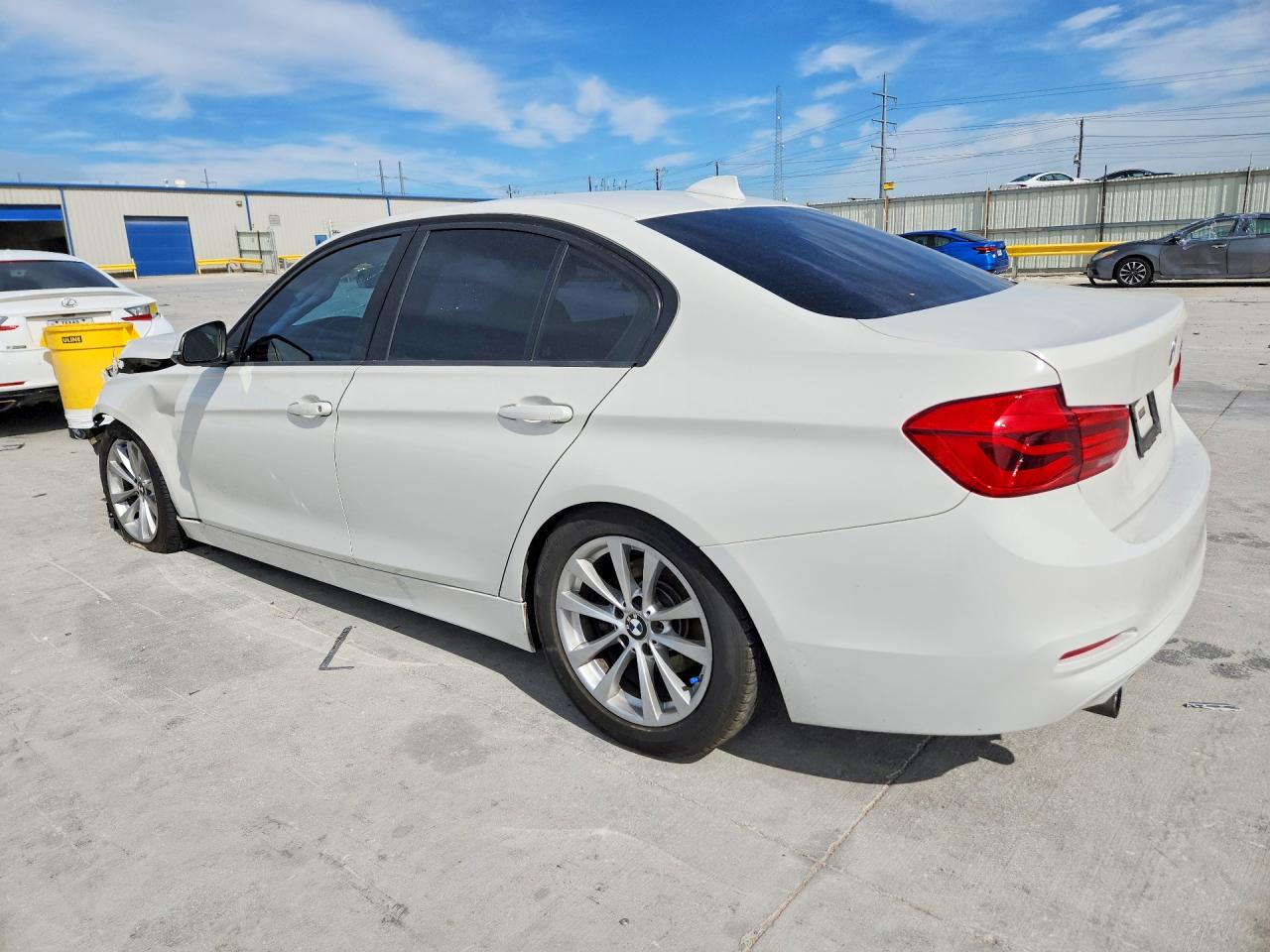 VIN WBA8A9C56JK622875 2018 BMW 320