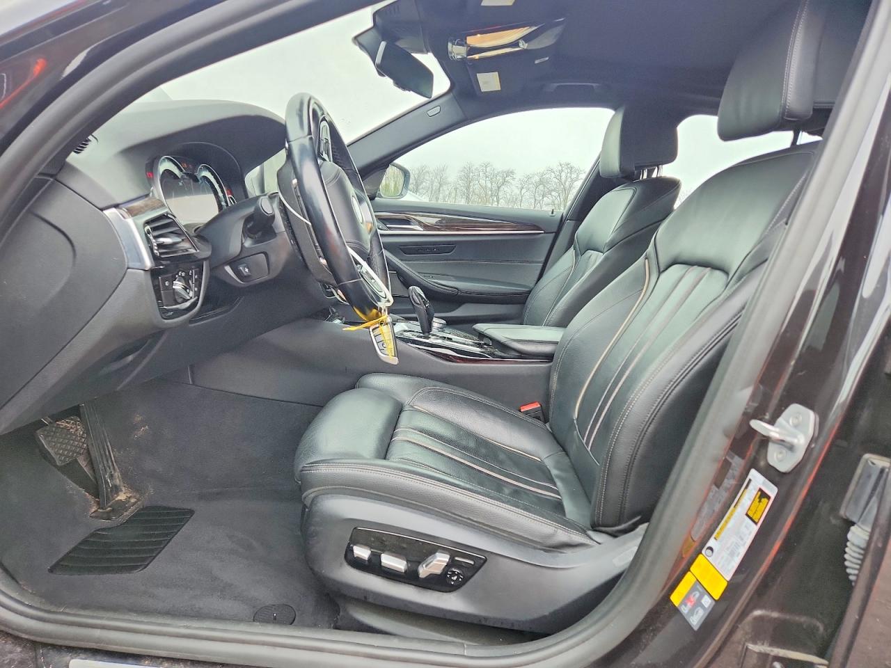 VIN WBAJB1C58JB084065 2018 BMW 530XE