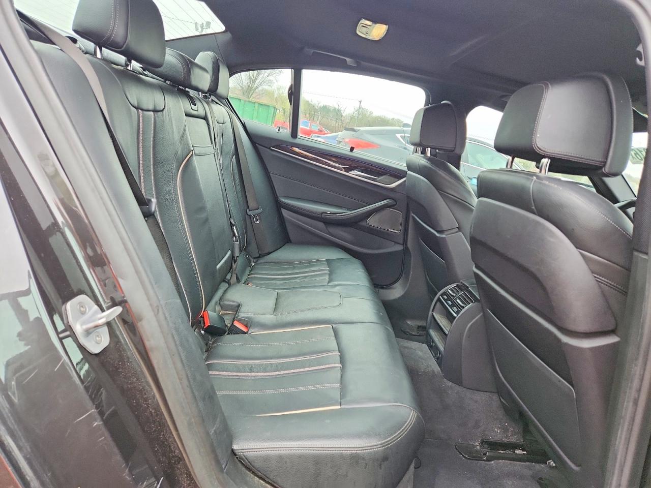 VIN WBAJB1C58JB084065 2018 BMW 530XE