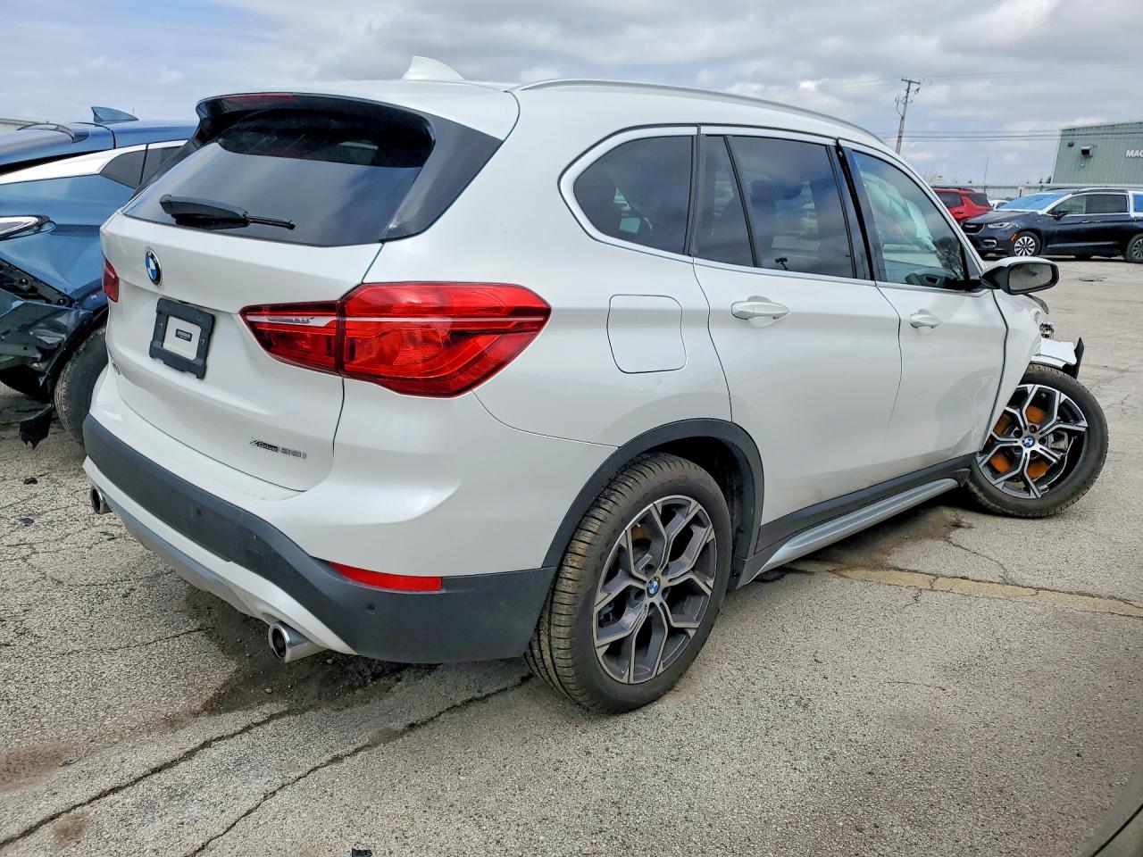 VIN WBXJG9C01M3M76507 2021 BMW X1