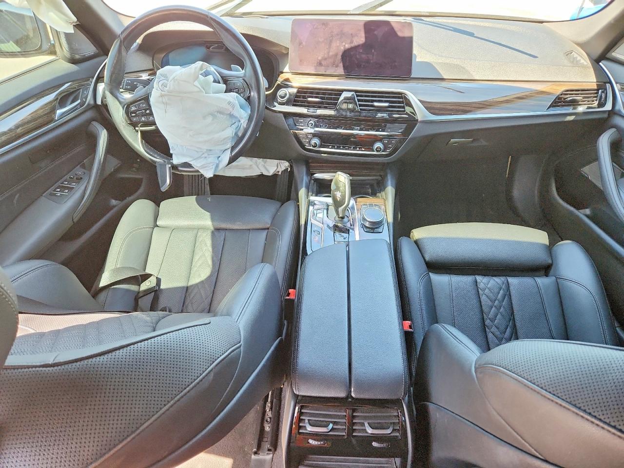 VIN WBA13AG01MCG44232 2021 BMW 530E