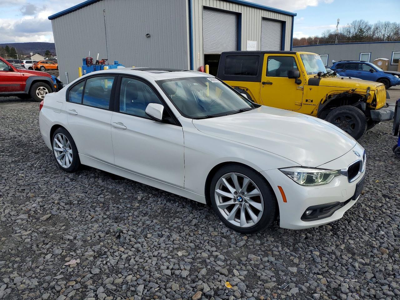 VIN WBA8A3C5XJA488276 2018 BMW 320