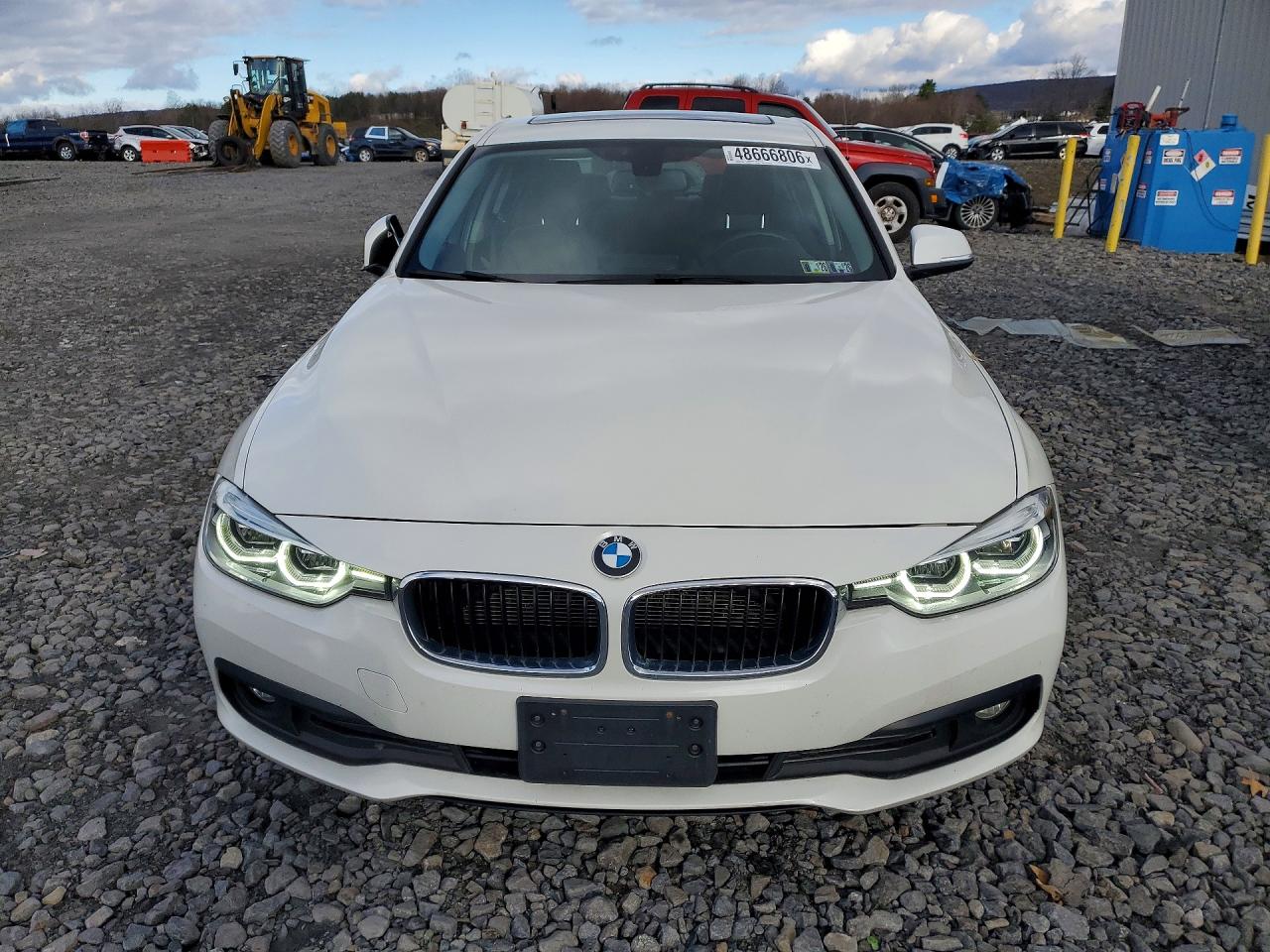 VIN WBA8A3C5XJA488276 2018 BMW 320