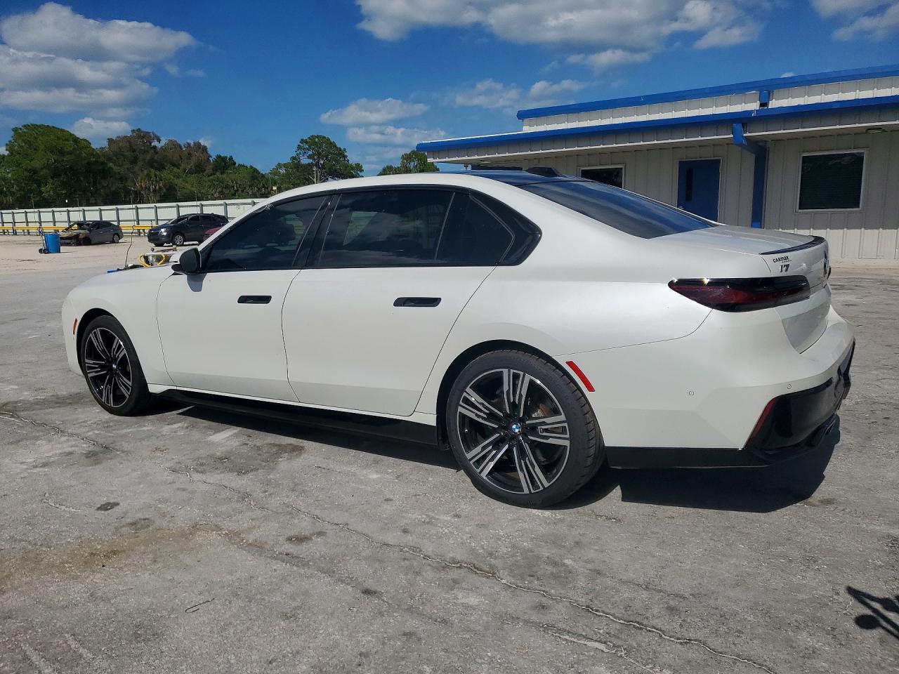 VIN WBY43EJ06RCS00007 2024 BMW I7