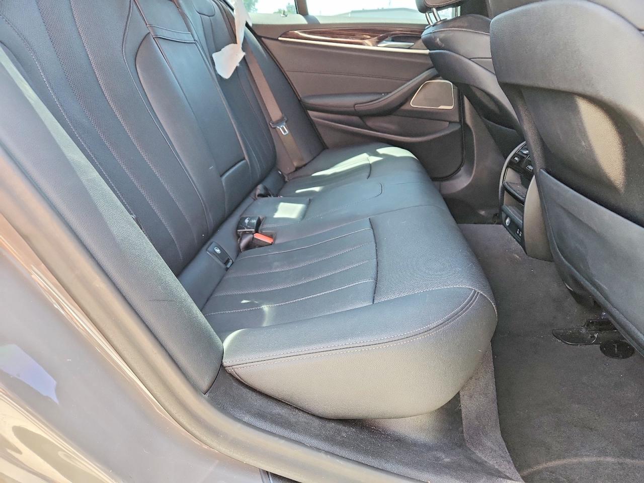 VIN WBA13AG01MCG44232 2021 BMW 530E