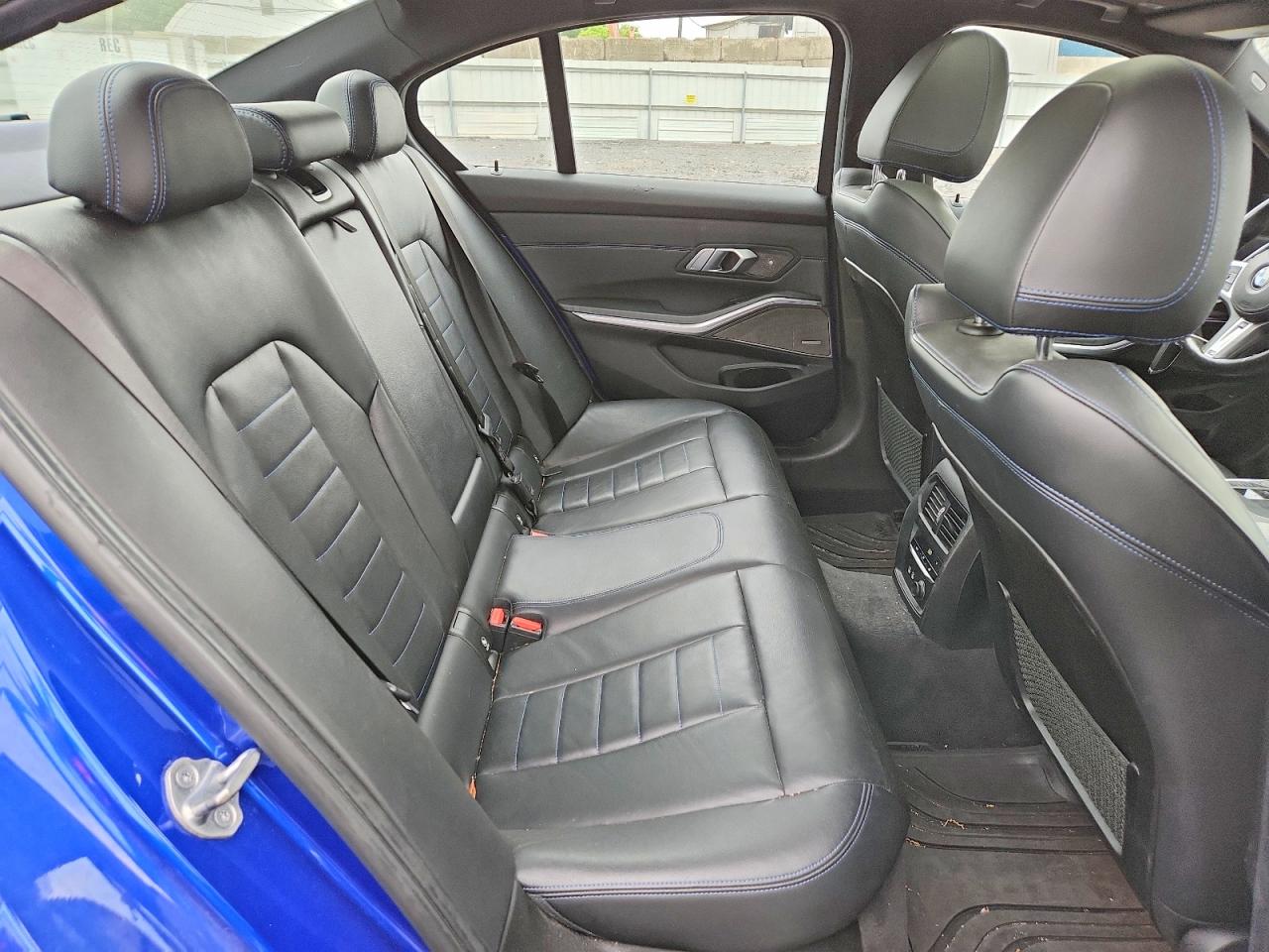 VIN WBA5R7C51KAJ81860 2019 BMW 330XI