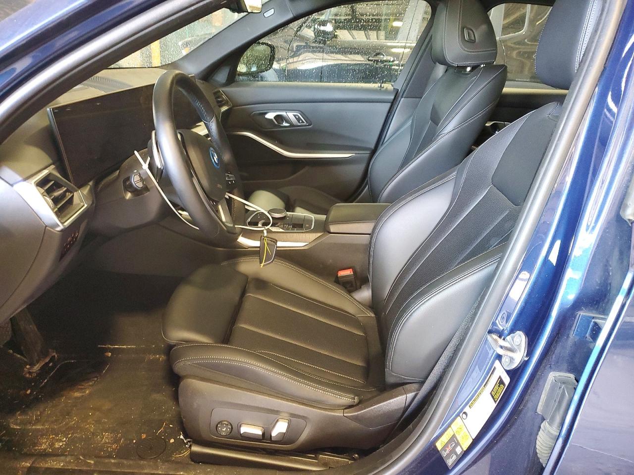 VIN 3MW39FS01P8C95674 2023 BMW 330XE
