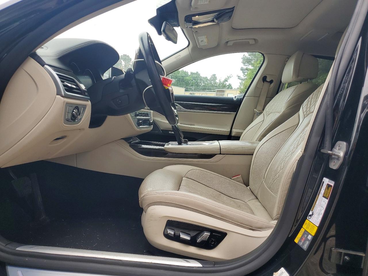 VIN WBA7J2C56JB246276 2018 BMW 740