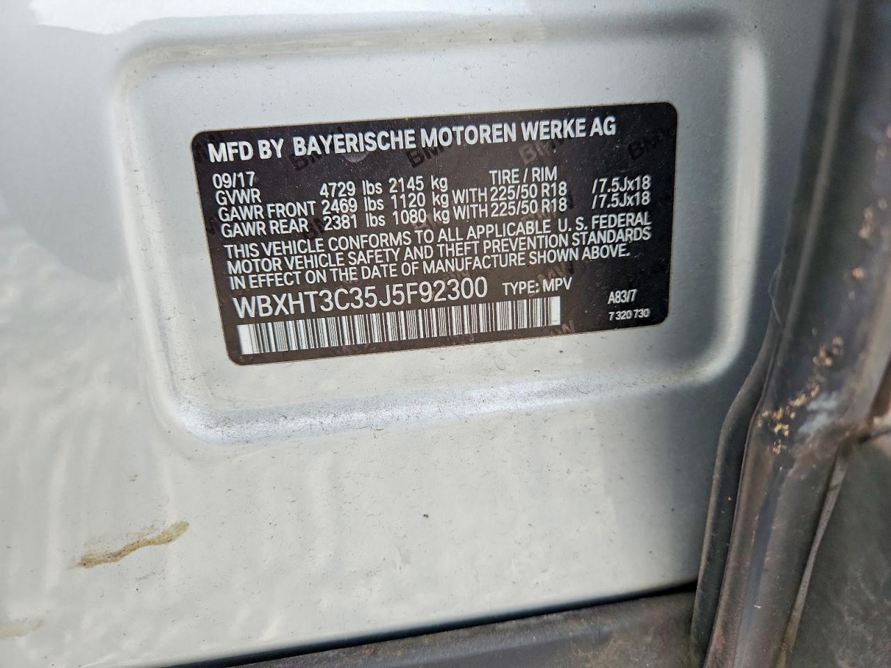 VIN WBXHT3C35J5F92300 2018 BMW X1