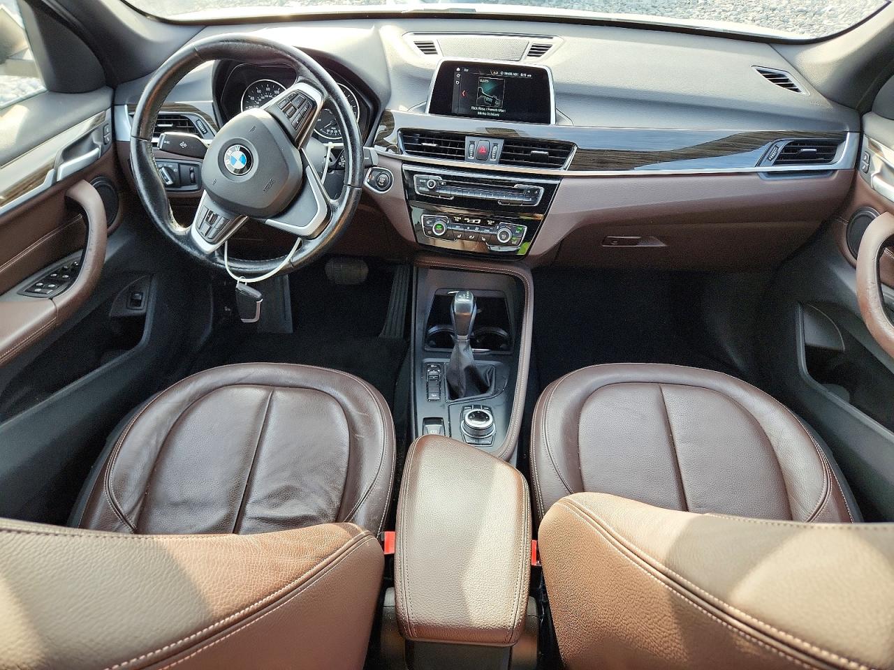 VIN WBXHT3C35J5F92300 2018 BMW X1