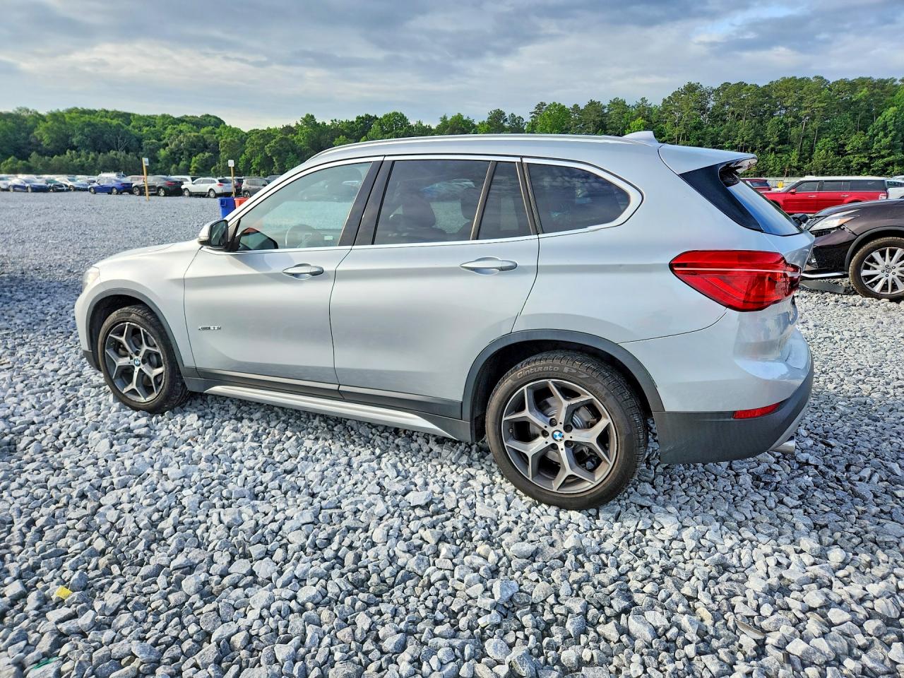 VIN WBXHT3C35J5F92300 2018 BMW X1