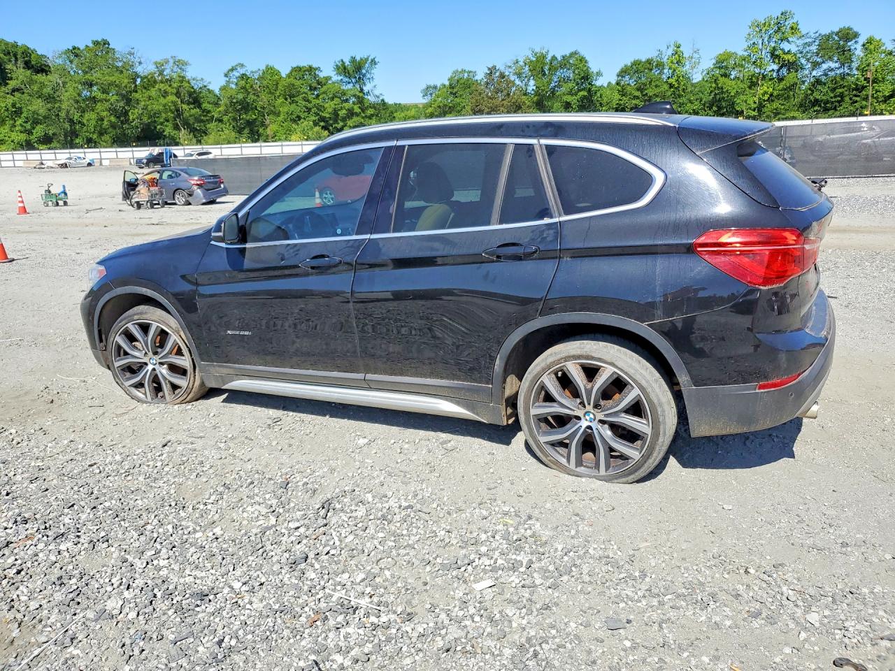 VIN WBXHT3Z31H4A57214 2017 BMW X1