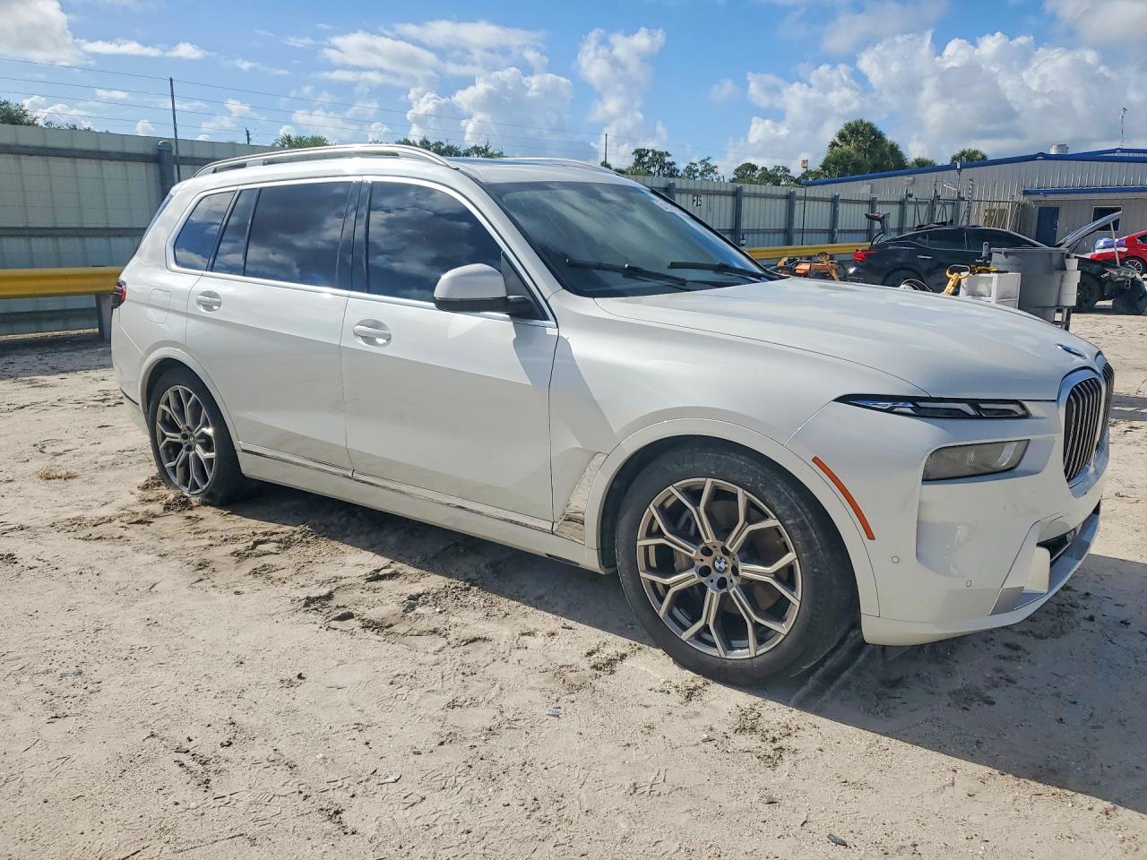 VIN 5UX23EM0XP9N84662 2023 BMW X7