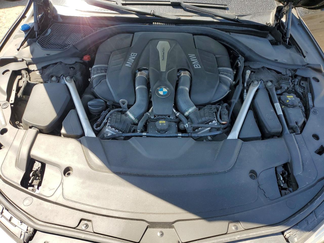 VIN WBA7F2C55JB238736 2018 BMW 750